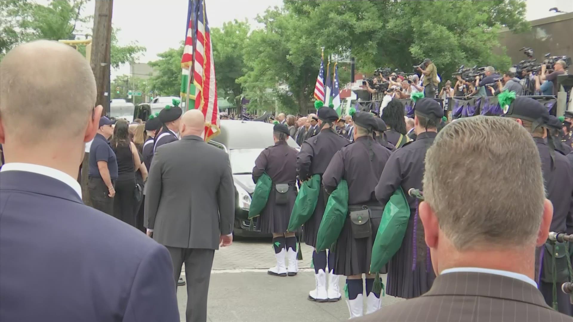 A former police detective who fought for the extension of health benefits for Sept. 11 responders was hailed as a hero at his funeral. (AP)