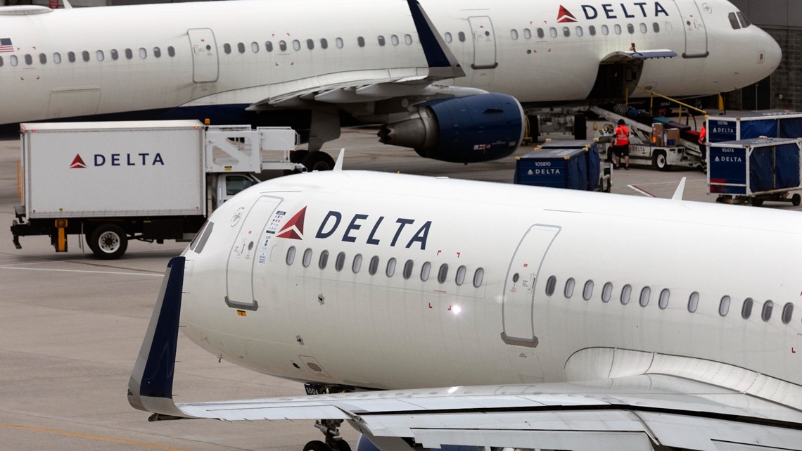 Delta flight to DC diverted to Denver after windshield cracks - Vimarsana News