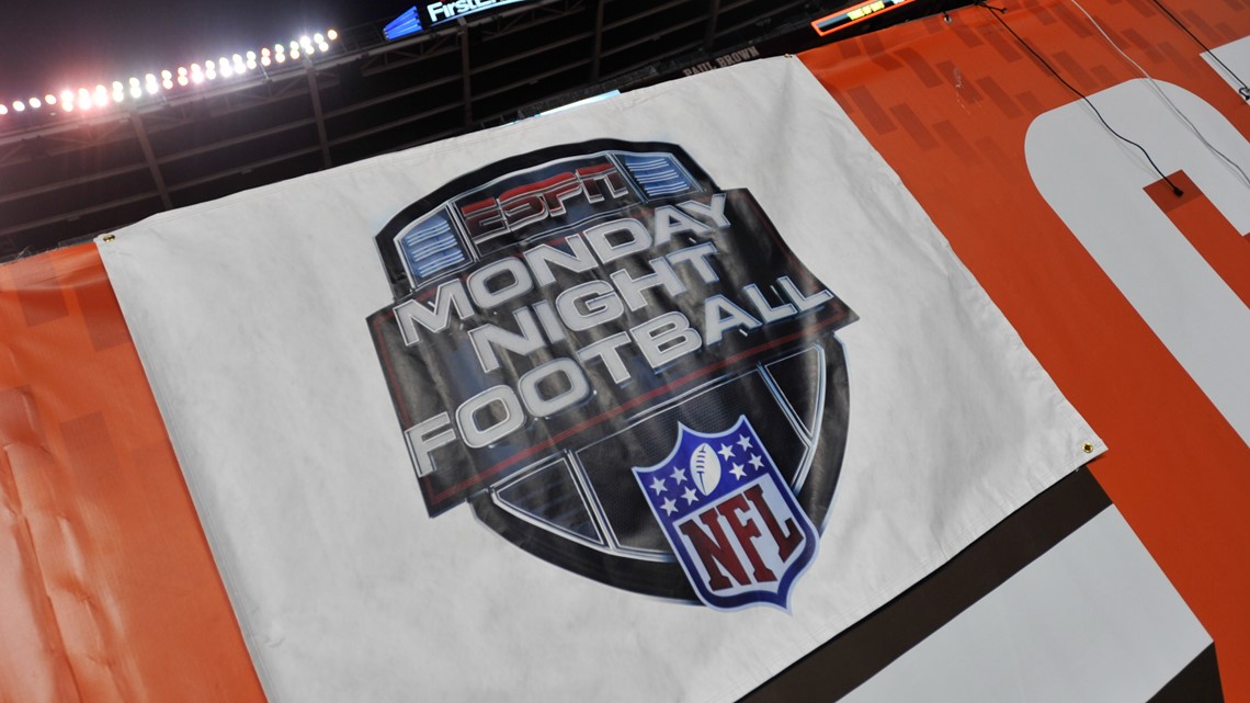 which nfl teams play tonight on monday night football