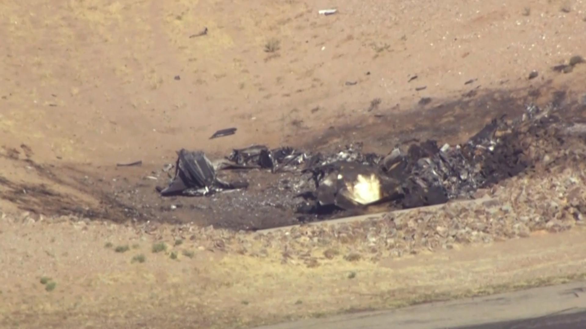 Plane crash in Arizona leaves at least 2 dead