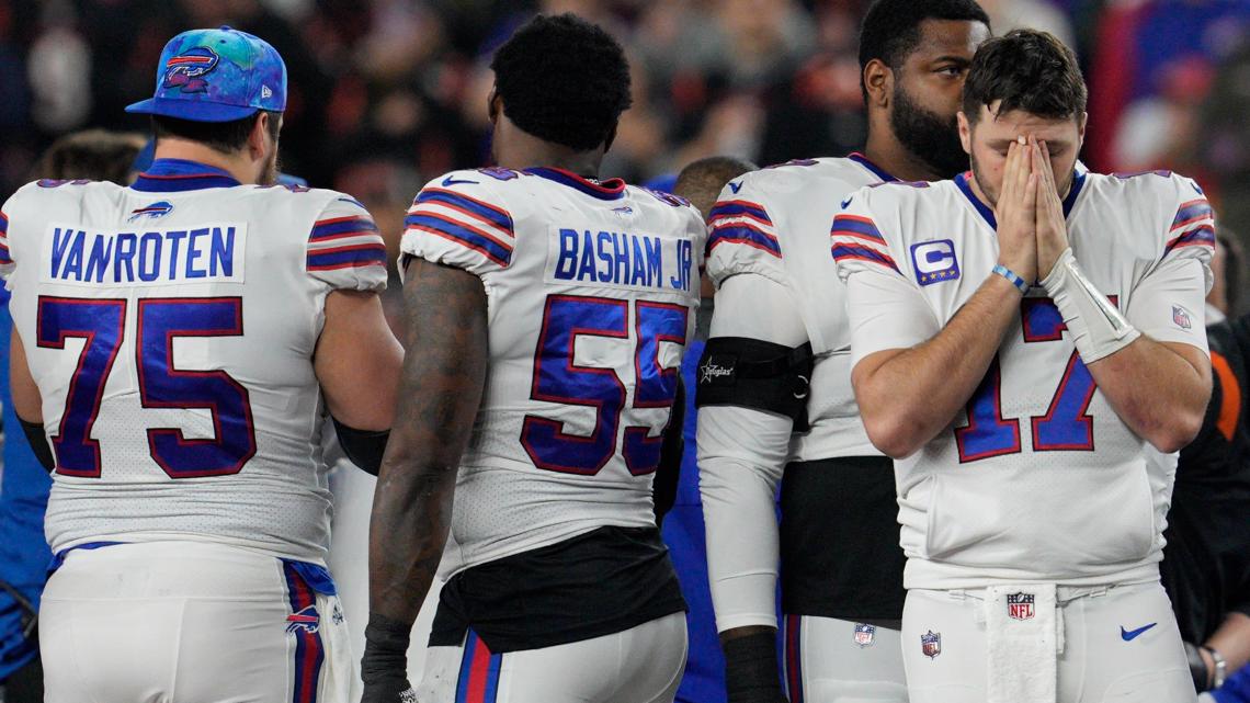 Buffalo Bills safety Damar Hamlin collapses on field, gets CPR - Vimarsana News
