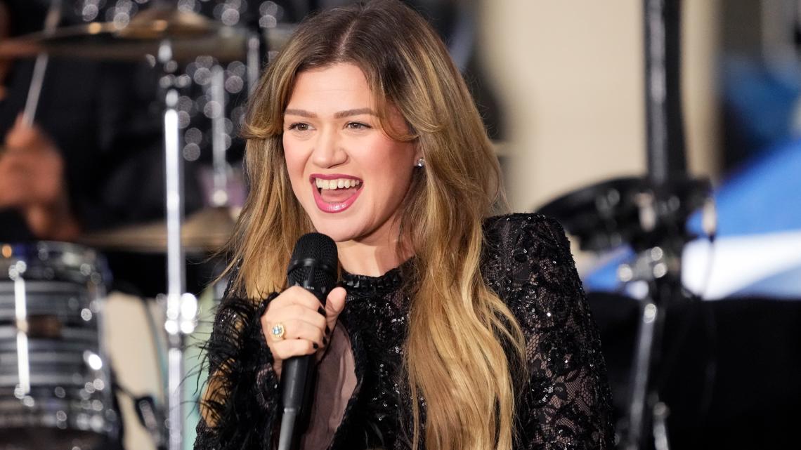 Kelly Clarkson daytime talk show will end after its 7th season :  Not an easy decision  