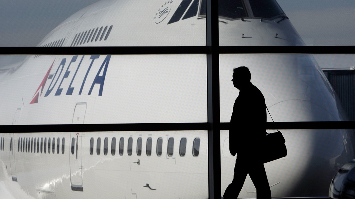 Car crashes into Detroit Metro Airport terminal , injures 6