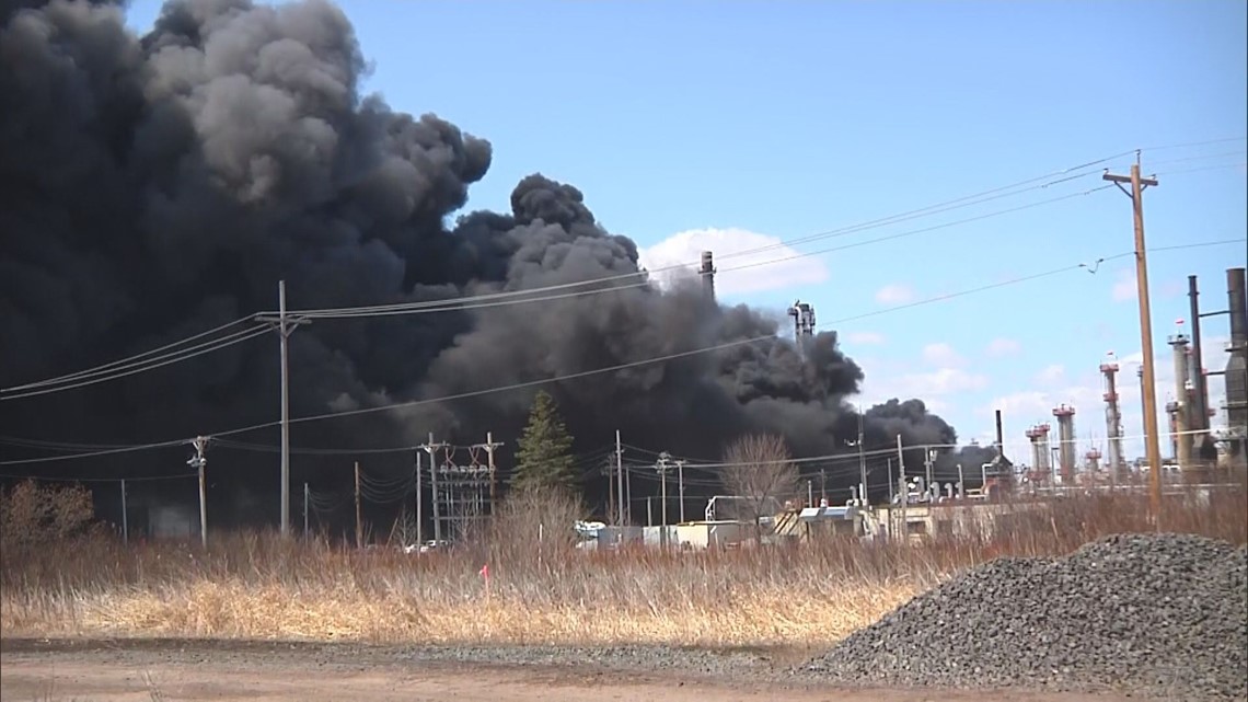 Air quality safe for now after Superior refinery explosion