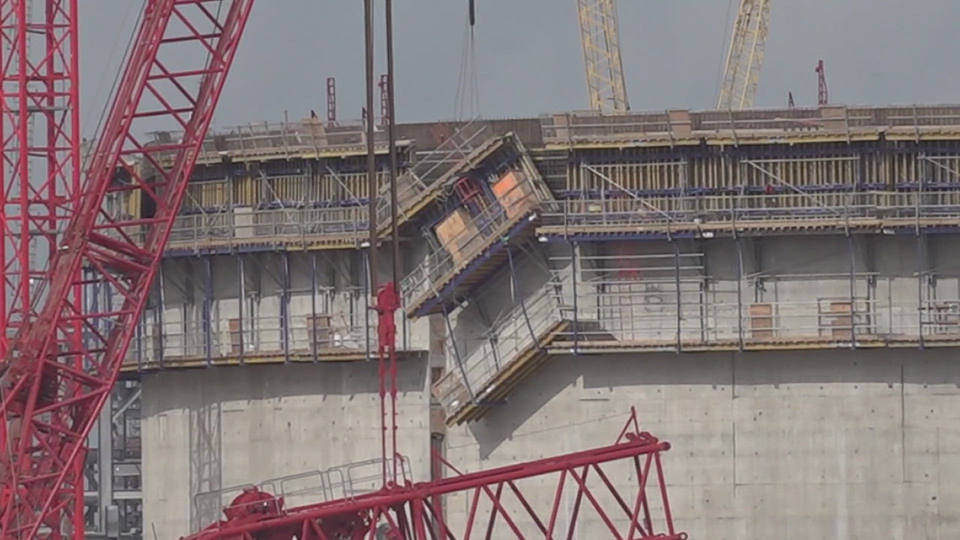 Judge Mitch Templeton confirmed that Bernsen law firm has alleged that Betchel and other entities violated the TRO by moving the rigging, crane, or scaffolding.