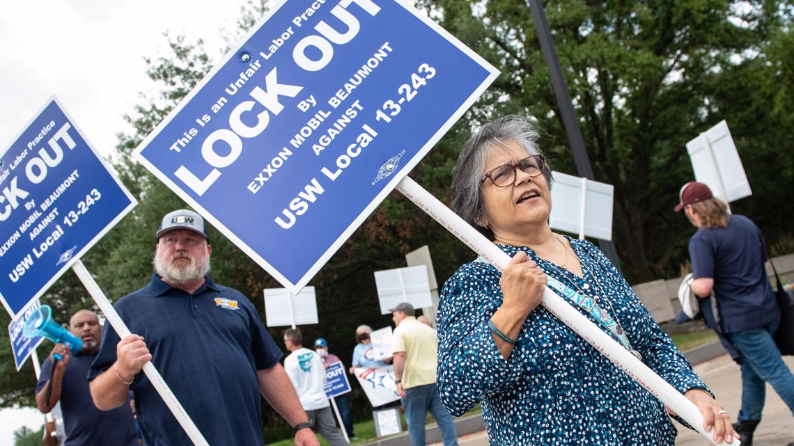 Exxon, USW union agree on steps for Texas refinery lockout handover