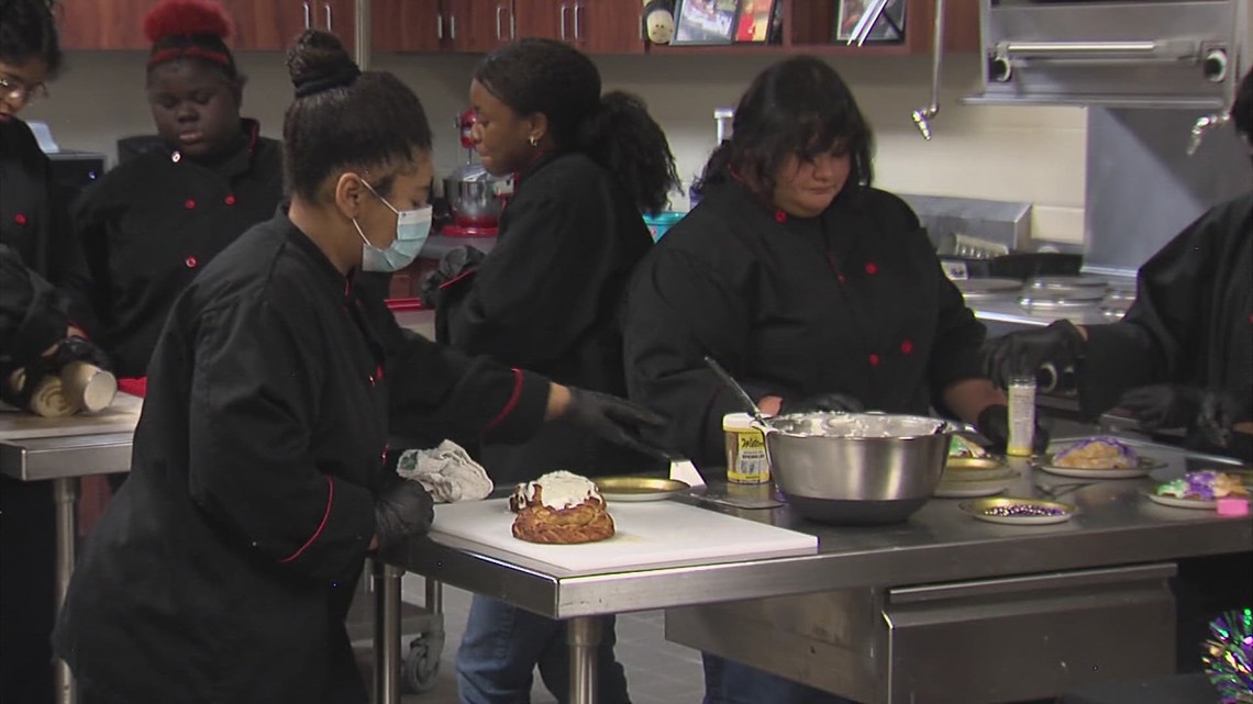 Port Arthur students blend tradition and innovation with unique Mardi Gras king cakes