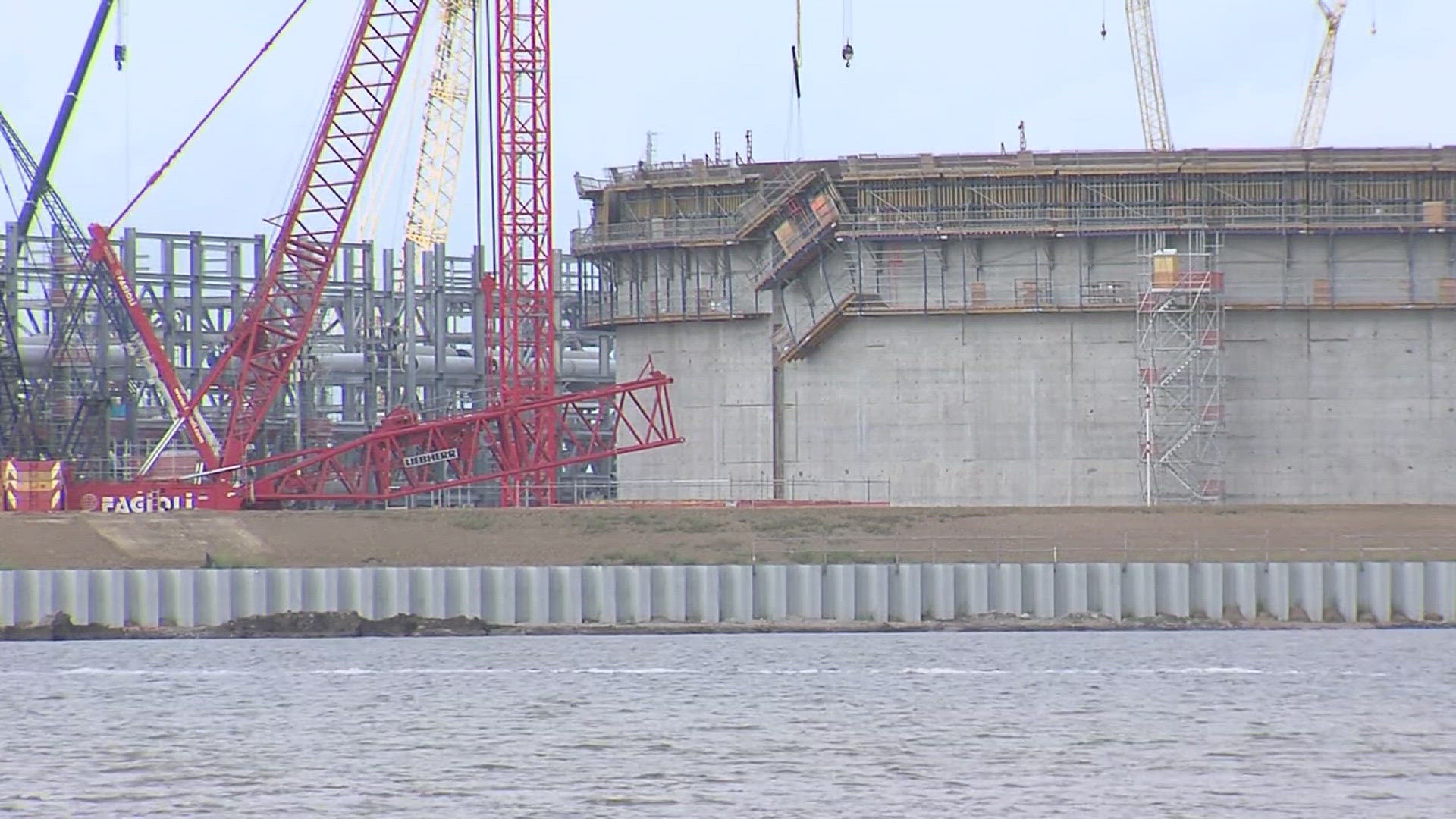 Three construction workers died after a scaffolding collapse early Tuesday morning at the Port Arthur LNG site in Sabine Pass.