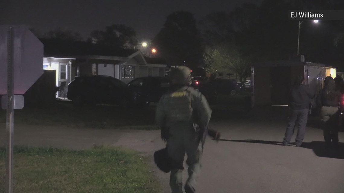Port Neches man surrenders after hours-long SWAT standoff following ...