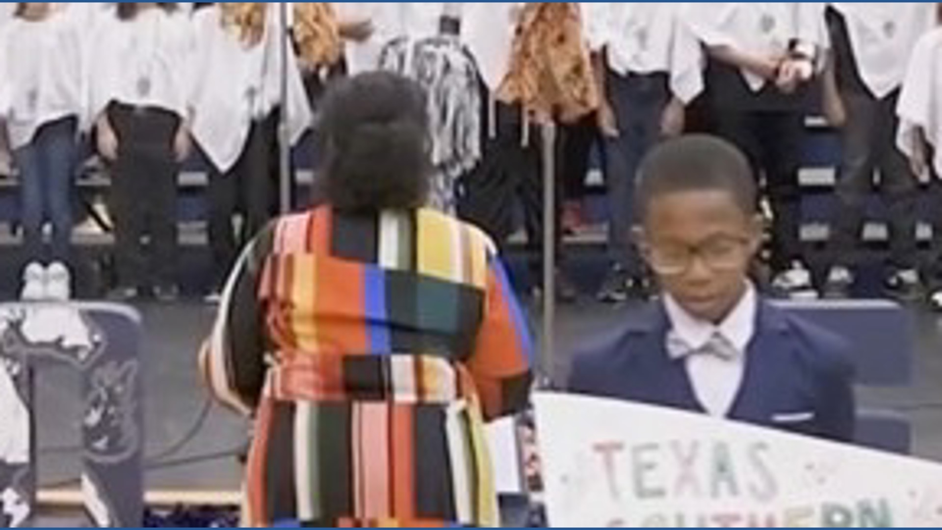 Claydra Rhodes pays a visit to West Orange-Stark Elementary | 12newsnow.com