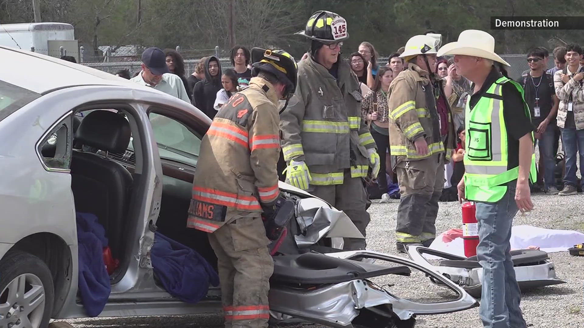 Hamshire-Fannett students witness mock crash highlighting dangers of ...