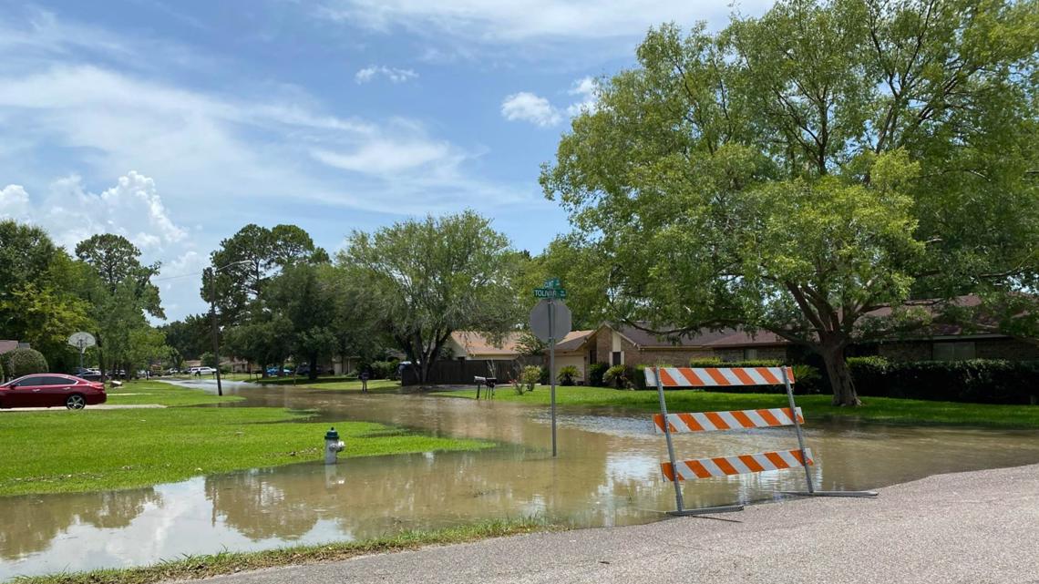 LNVA Canal breach causes flooding in Beaumont neighborhood | 12newsnow.com