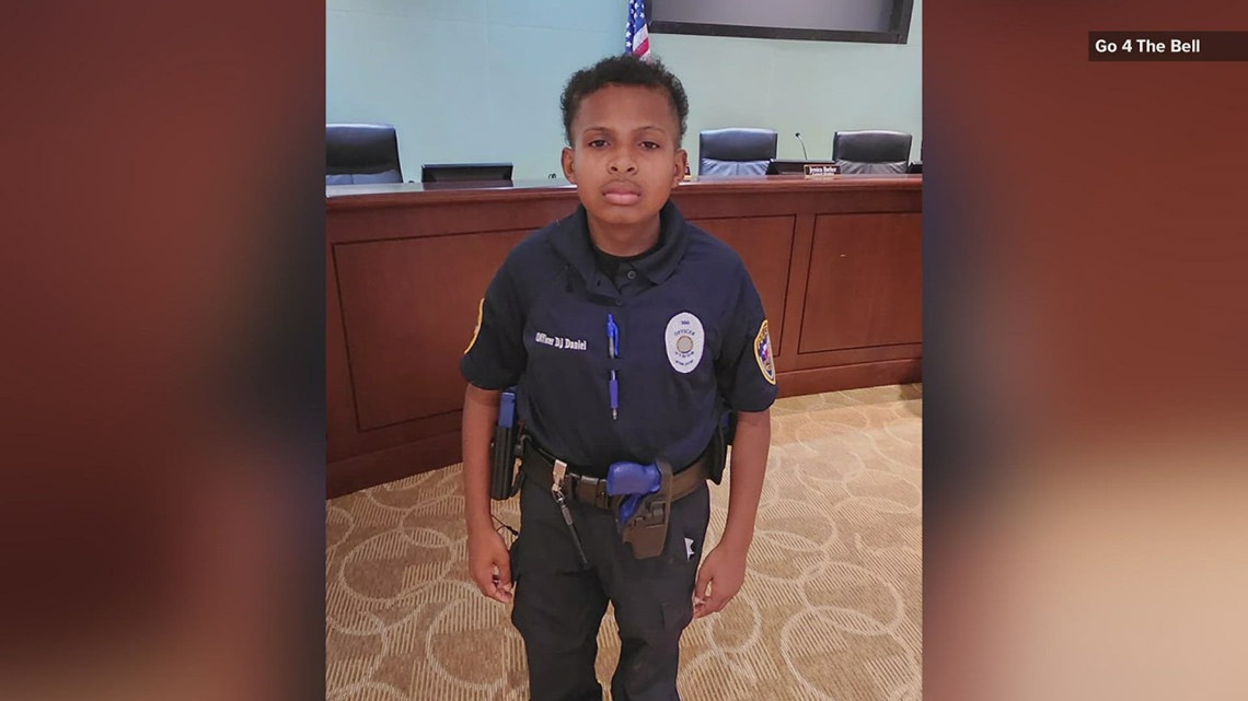 Vidor Police Welcome A 12-year-old Honorary Officer To The Force 