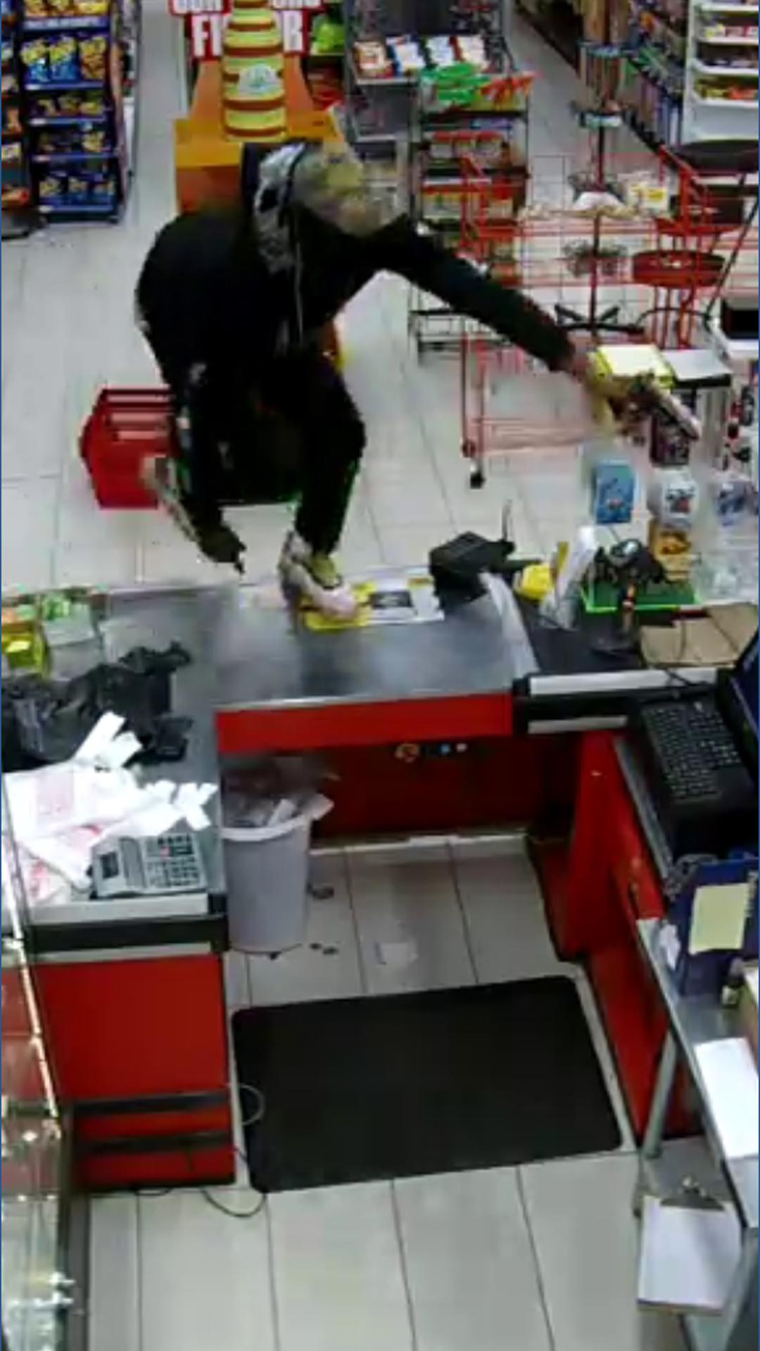 Store clerk speaks out after armed robbery at gas station in Orange ...