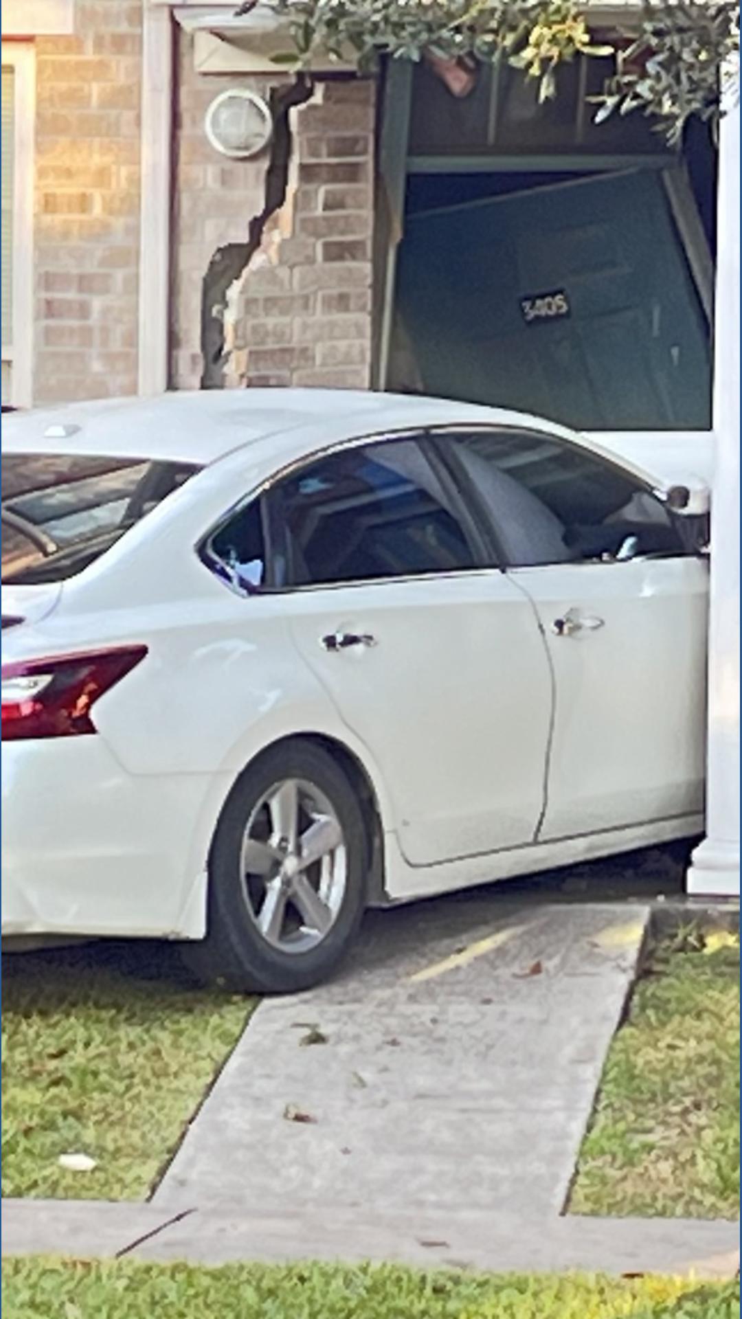 No injuries after car crashes into Beaumont apartment building Monday ...