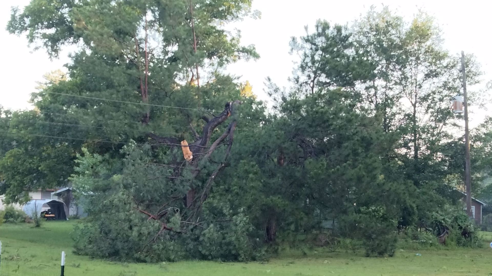 Severe storms leave damage to Southeast Texas homes, businesses ...