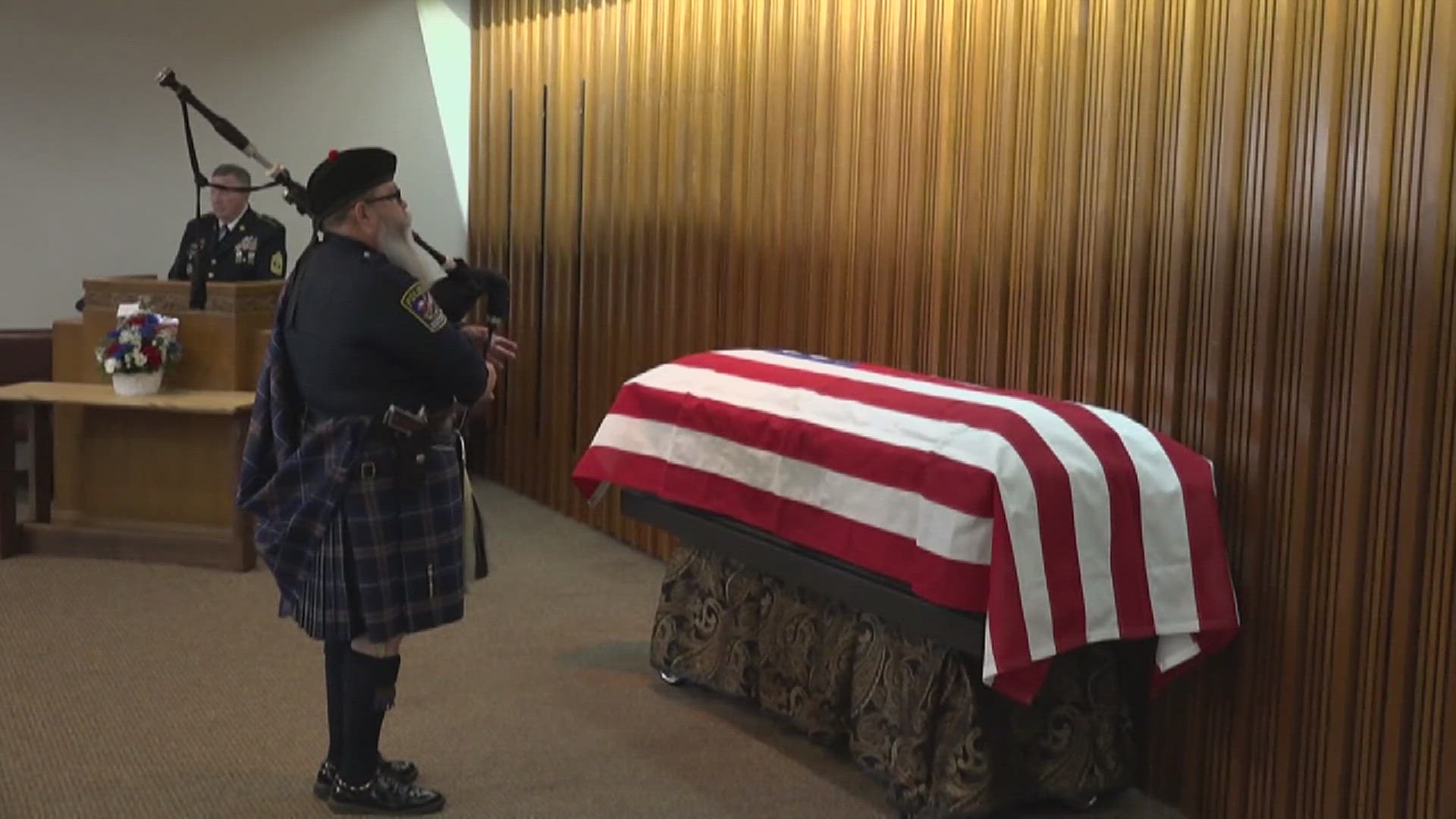 Vidor Police and the community stepped up to make sure Marine Corps veteran Reginald Cochran had the final salute he deserved.