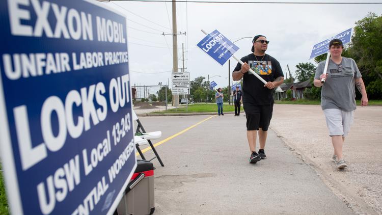Exxon, USW union agree on steps for Texas refinery lockout handover