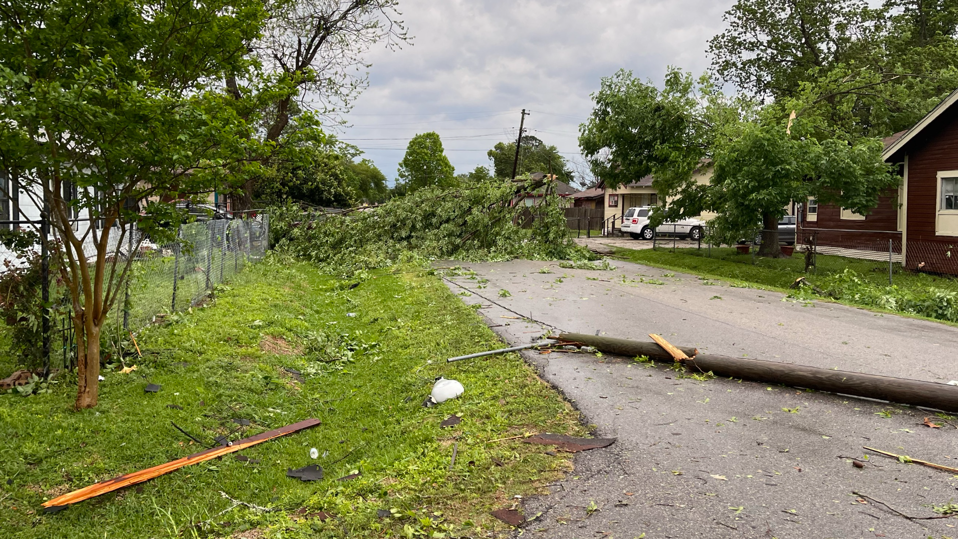 Nearly all power restored following Wednesday storms in SE Texas ...
