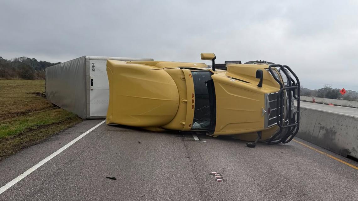 Overturned 18-wheeler causes traffic on I-10 | 12newsnow.com