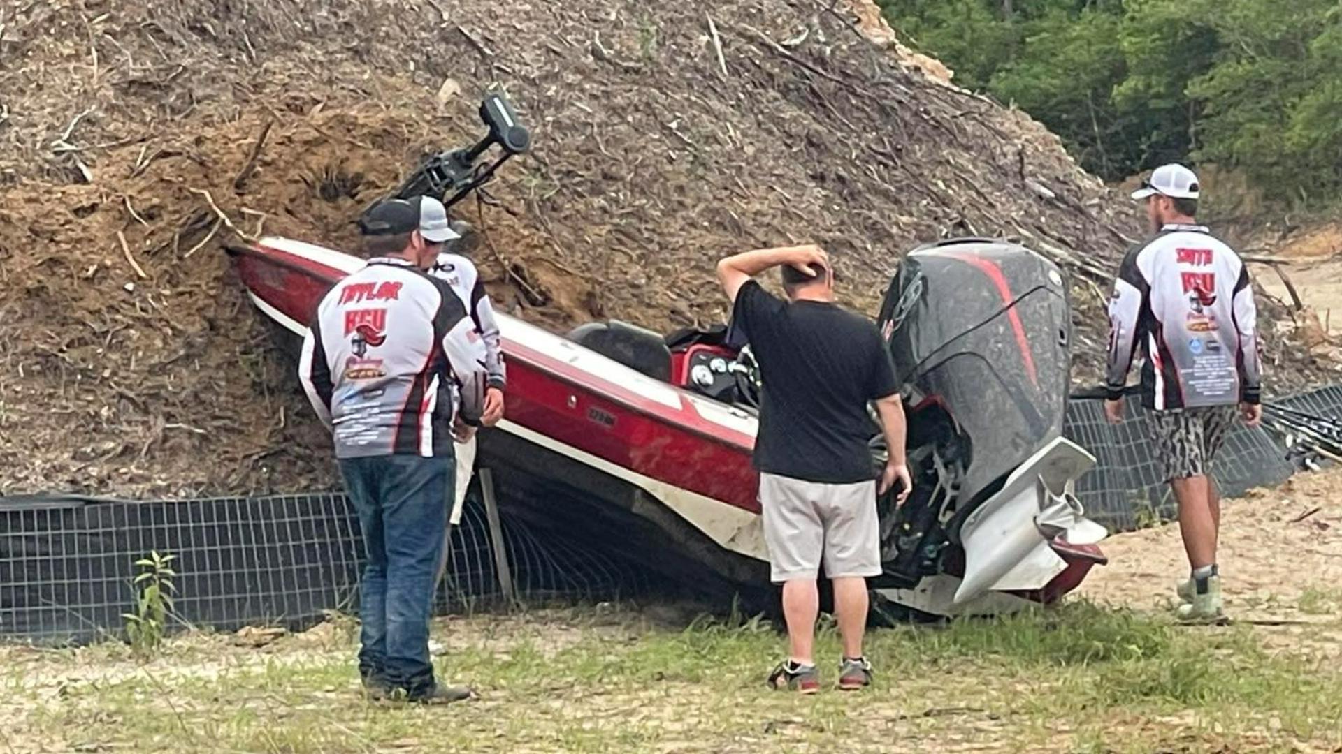 Two injured after being ejected in Lake Rayburn boat crash | 12newsnow.com