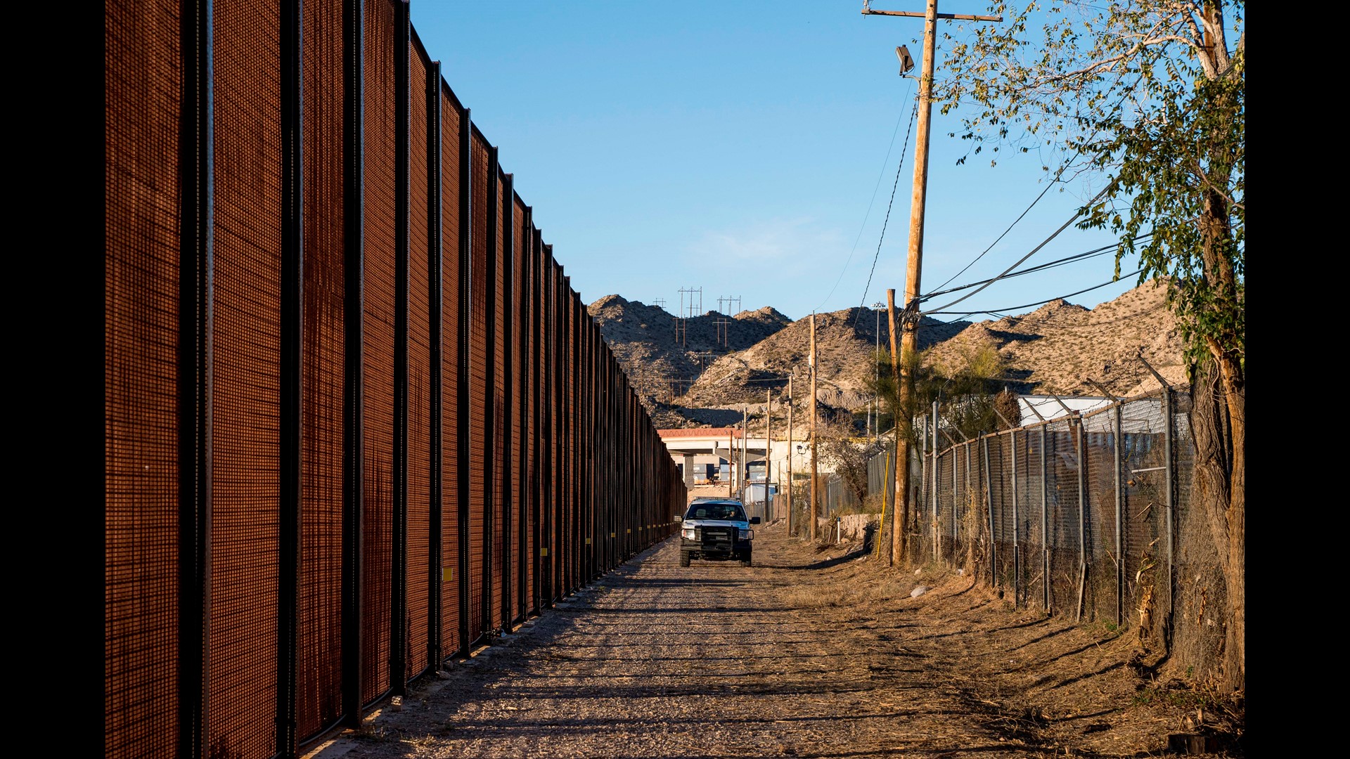 16 states sue Trump over emergency wall declaration | 12newsnow.com