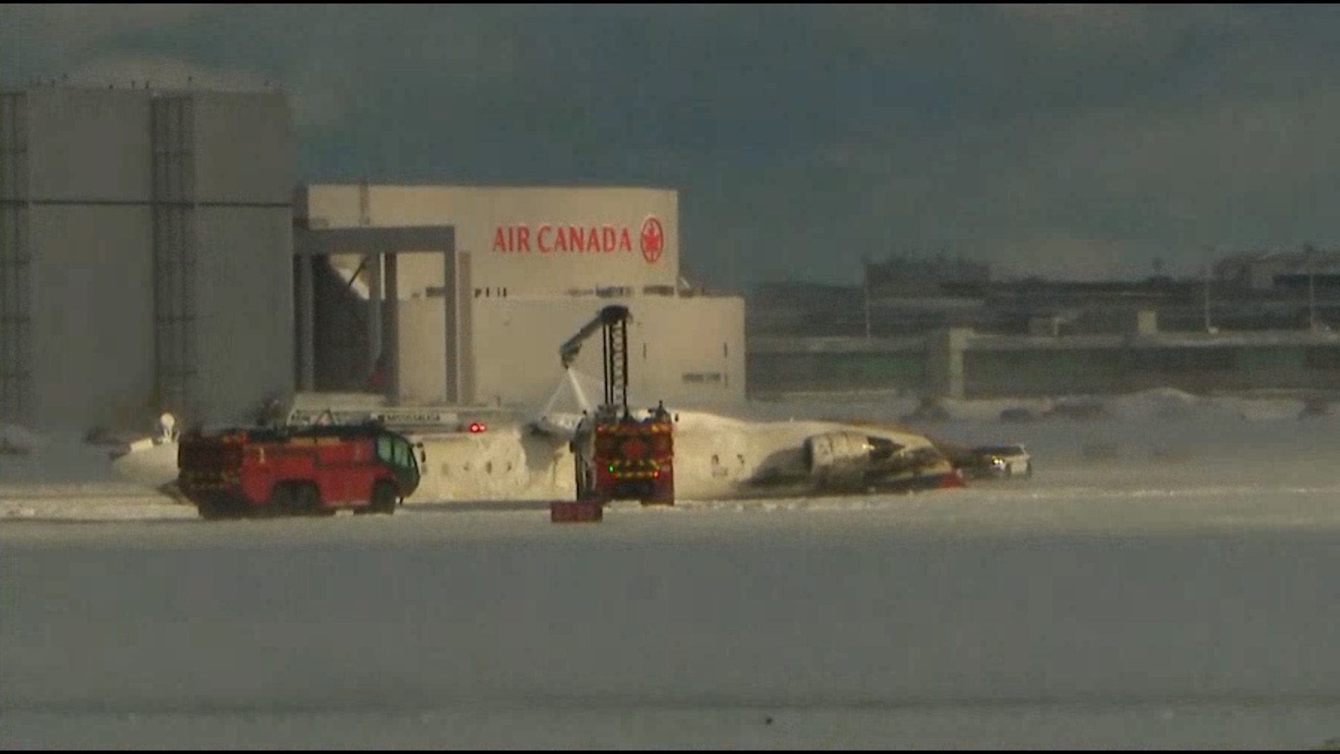 LIVE VIDEO Delta plane from Minneapolis crashes at Toronto airport