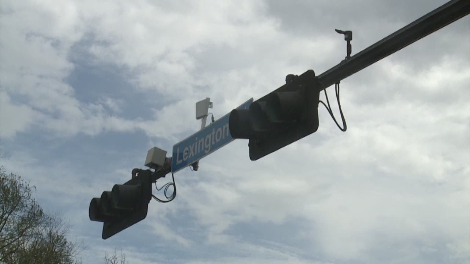 A state lawmaker has introduced a bill that would prohibit red light cameras in Texas.