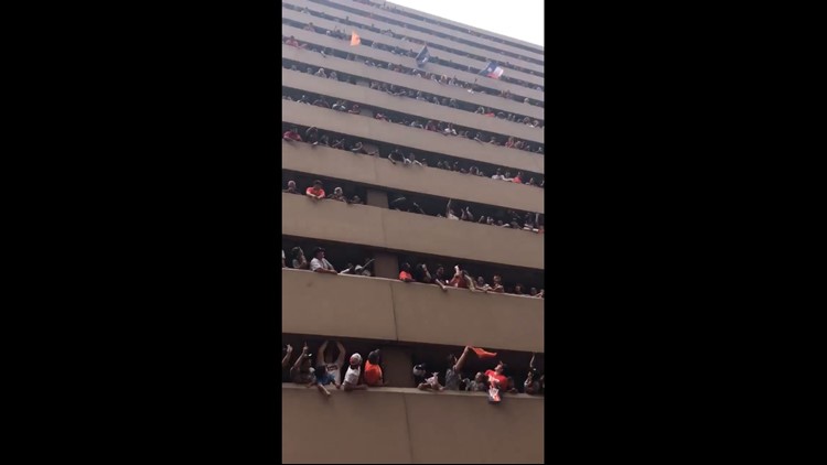 Woman drops hat from parking garage, fellow Astros fans work to get it back to her