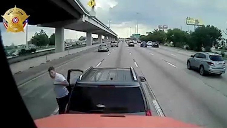 Houston driver stops in middle of freeway, gets out of SUV, throws punch at truck driver