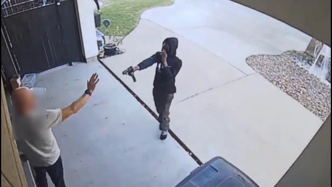 Man robbed in garage in broad daylight | Houston, Texas crime - Vimarsana News