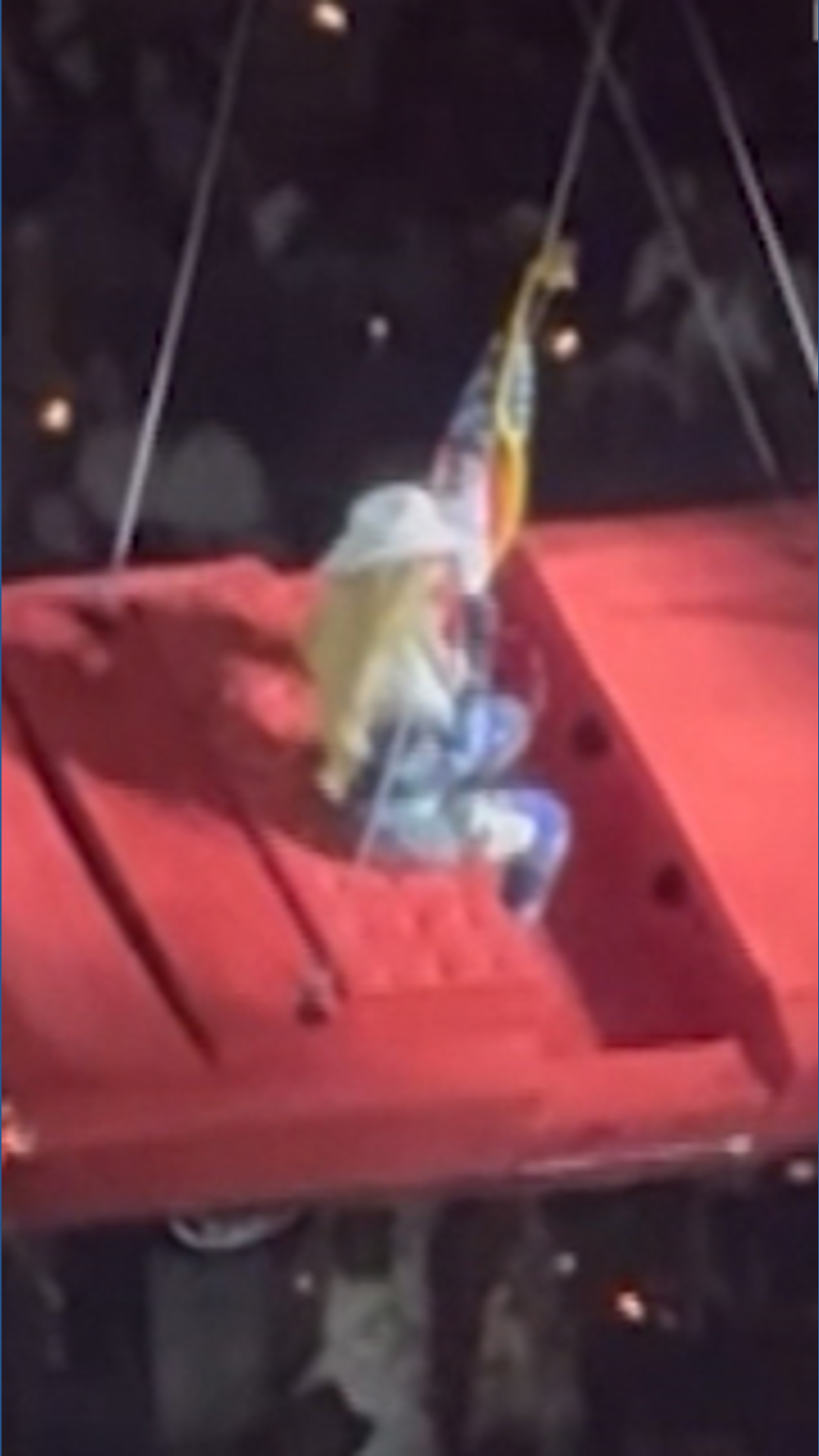 Beyonce Houston concert malfunction: Suspended car gives crowd a scare ...