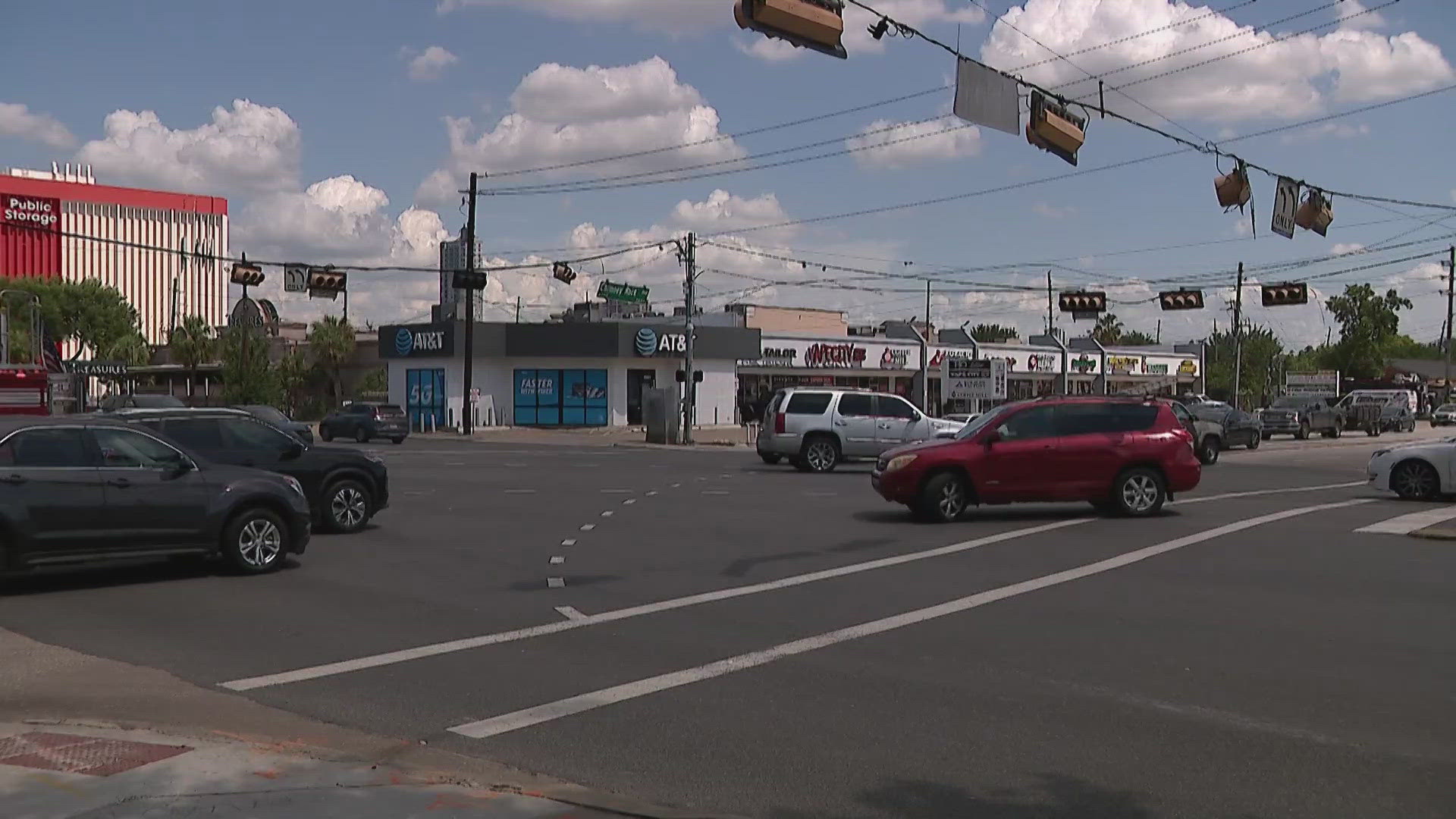 Major intersections with traffic lights out are creating confusion, chaos and accidents on the road.