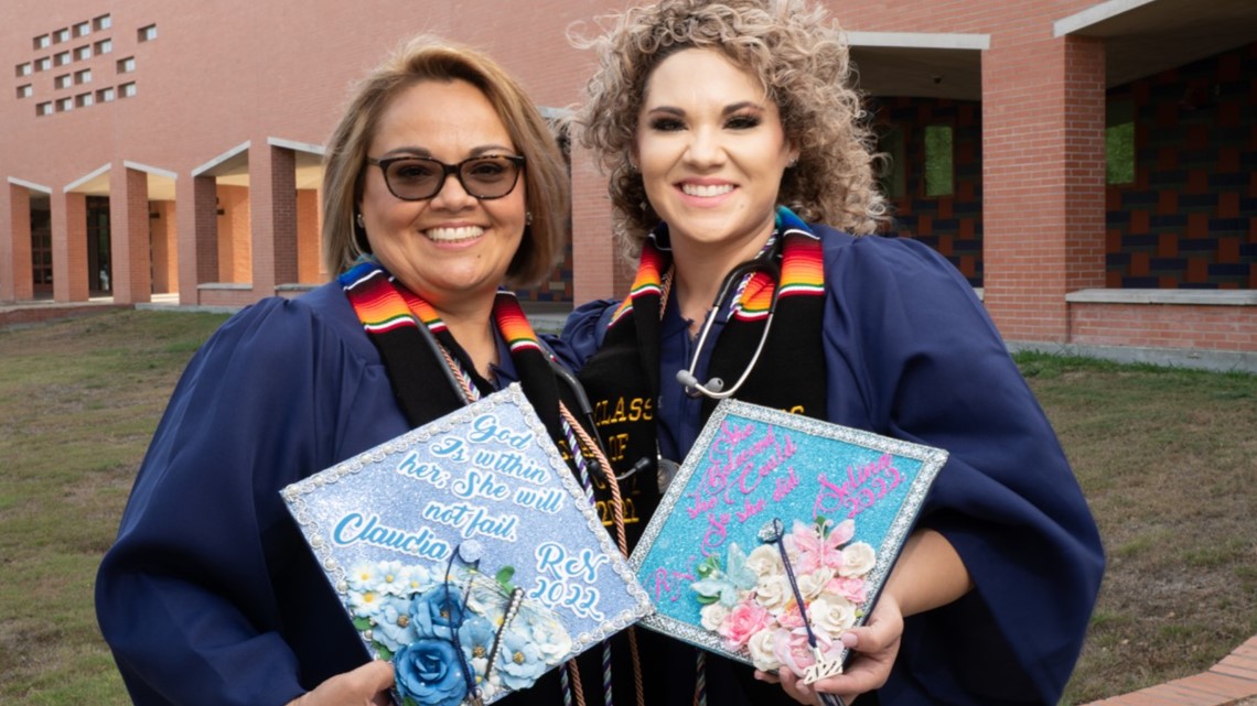 'We pushed each other the entire way': Texas mother, daughter graduating from nursing school together