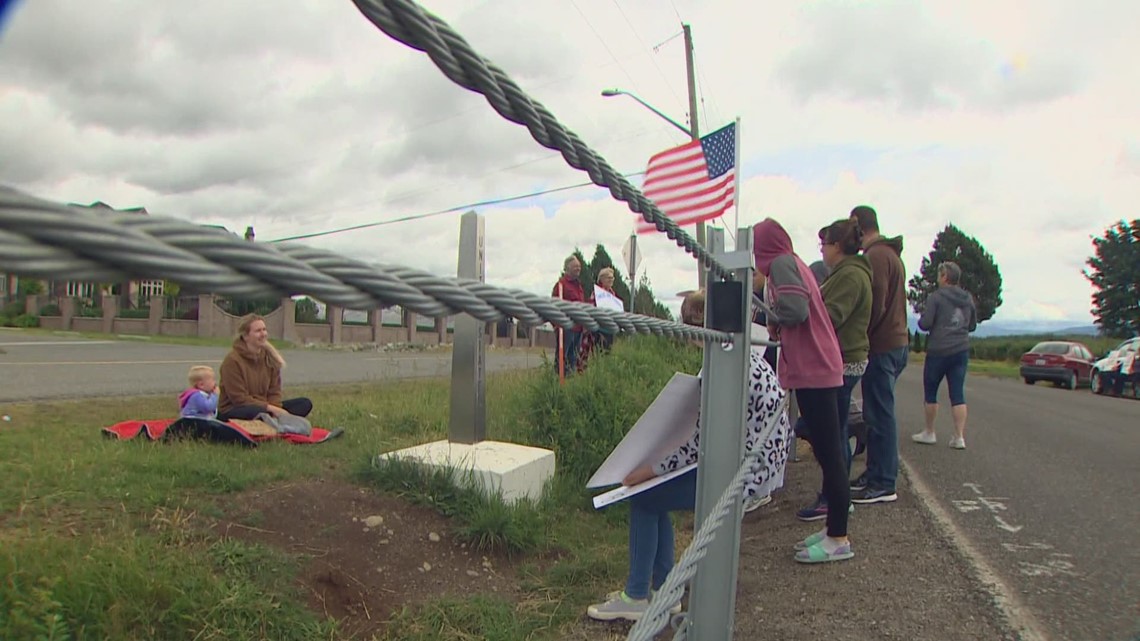 Families gather on opposite sides of Washington-Canada border to push ...