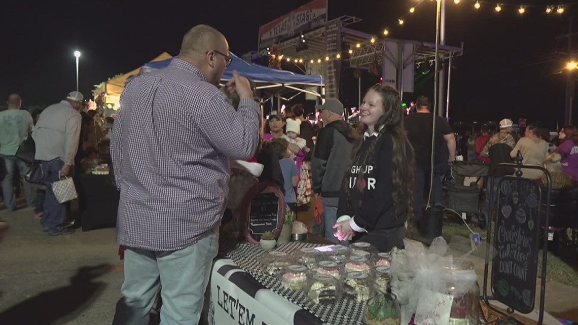 Hundreds made their way to the Vidor Christmas Market