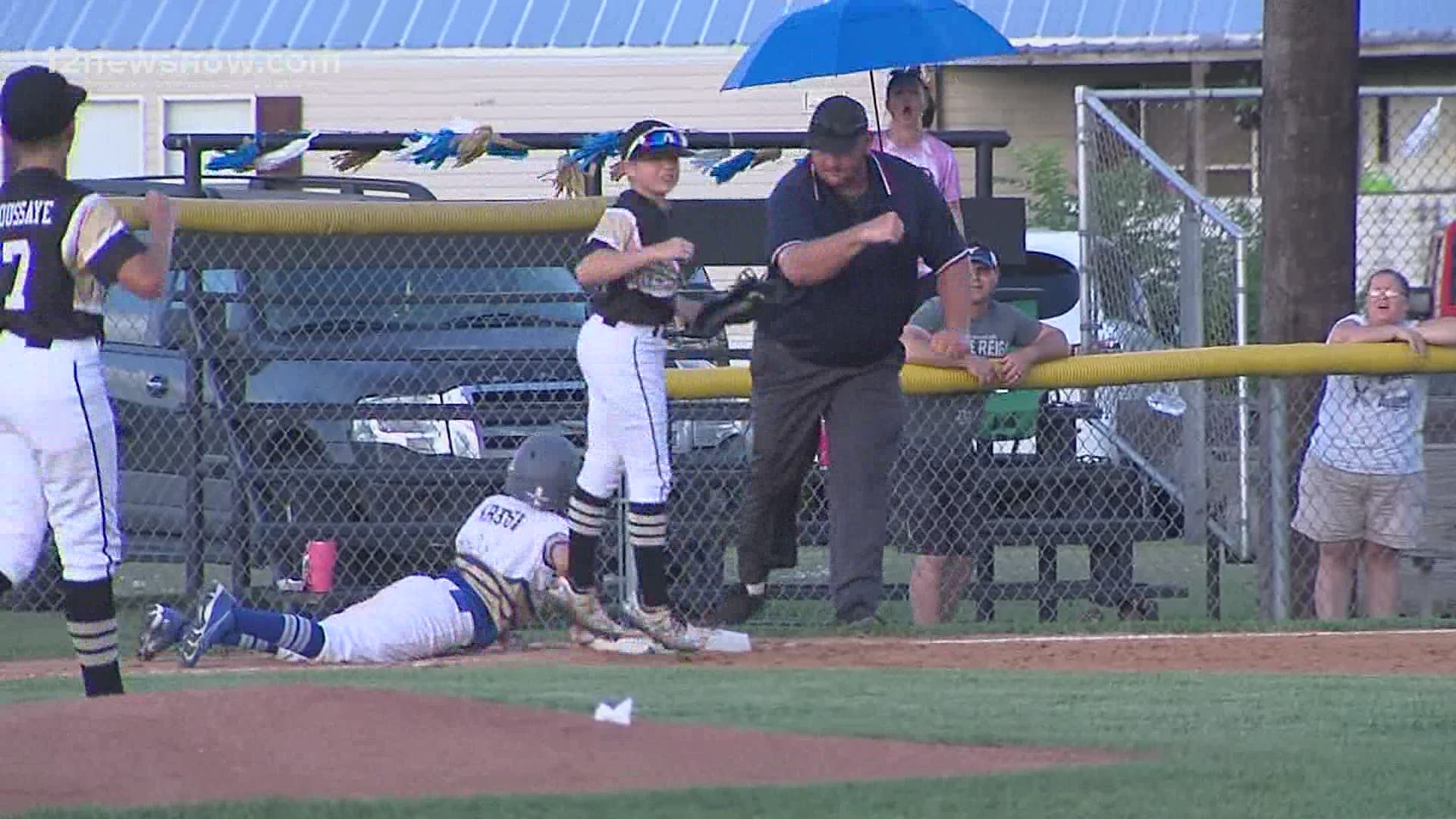 Nederland wins second-straight elimination game in District 32 Tournament