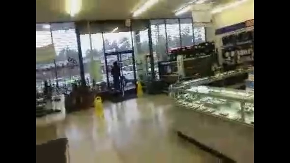 Video Beaumont EZ Pawn smash and grab