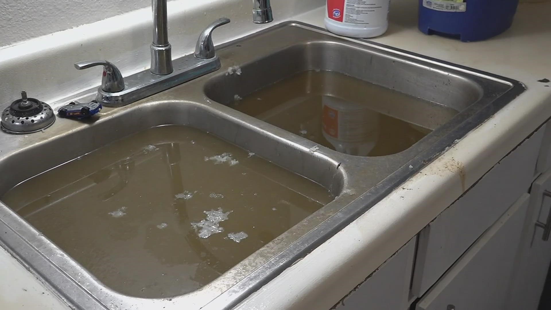 After going weeks without running water, frustrations are piling up for some Sabine Park Apartment residents who now say they have no where left to go.