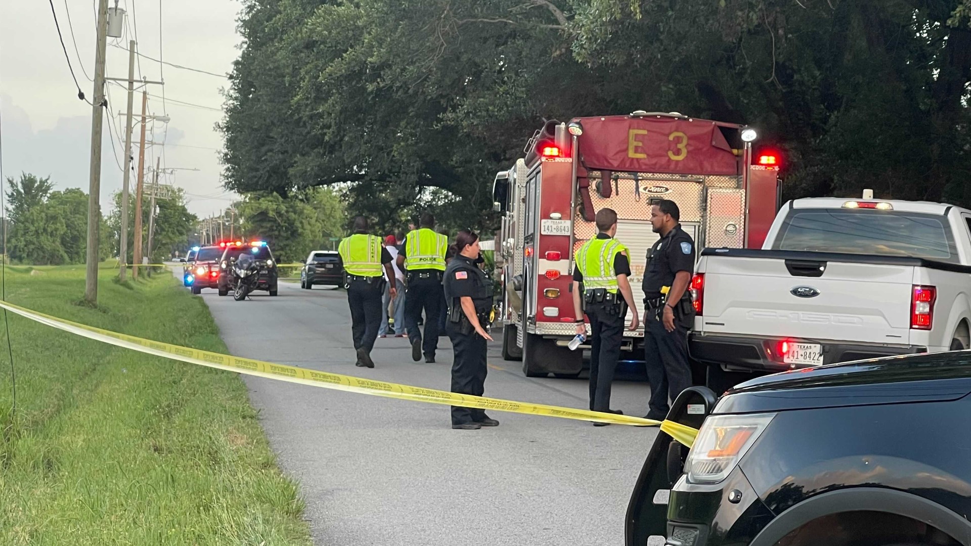 One Dead After Car Crash In Beaumont Neighborhood | 12newsnow.com