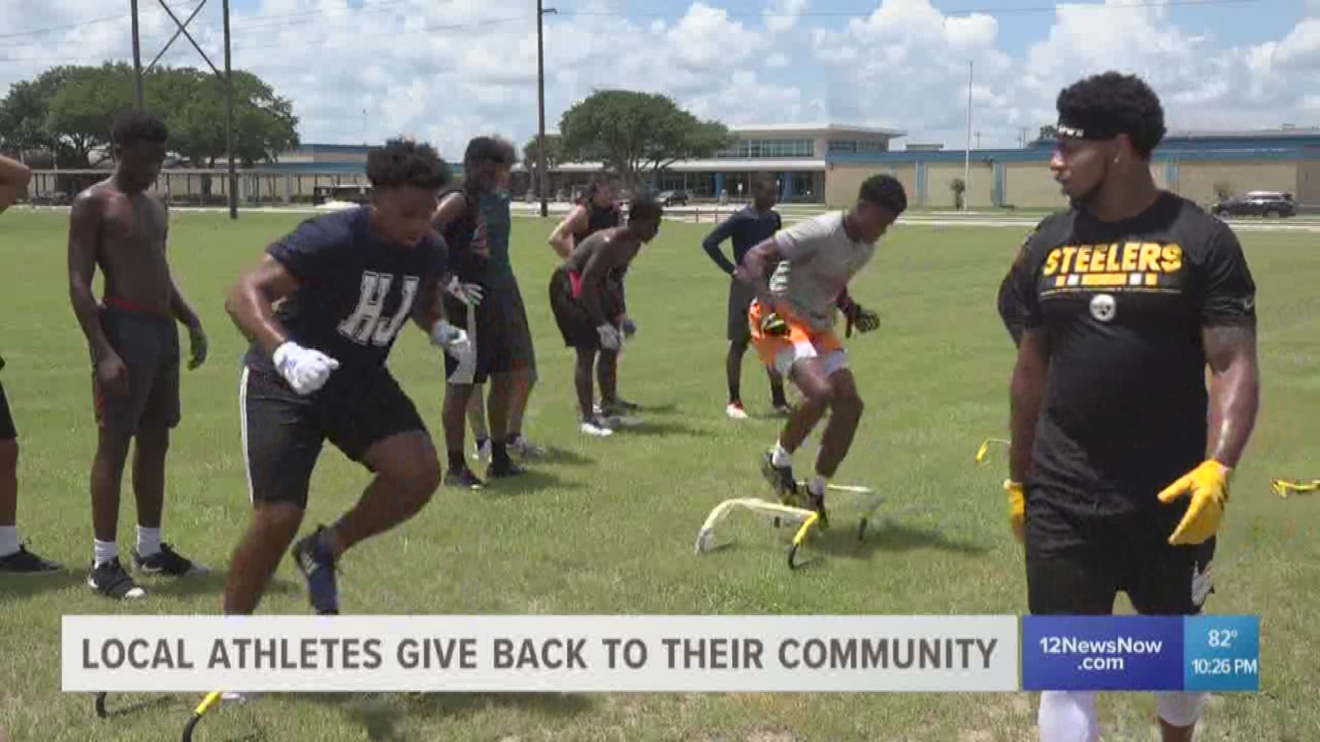 P.J. Locke III (Pittsburgh Steelers) and Rodney Randle Jr (San Diego Chargers) invited local athletes to join them for a workout session