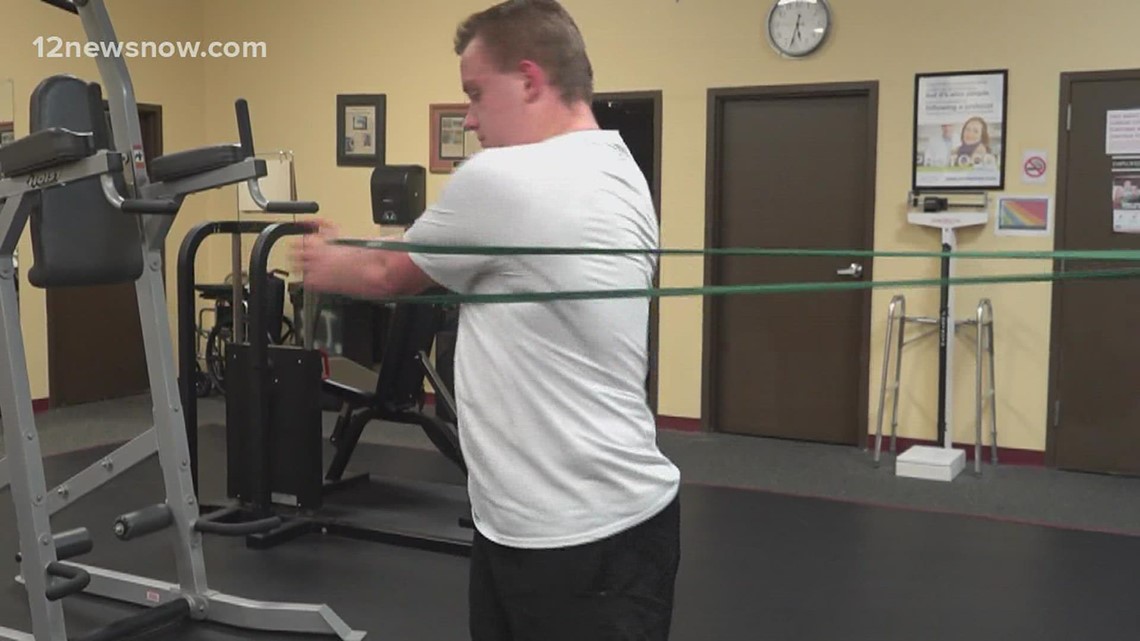 Teen who suffered brain injury graduates from physical therapy - Vimarsana News