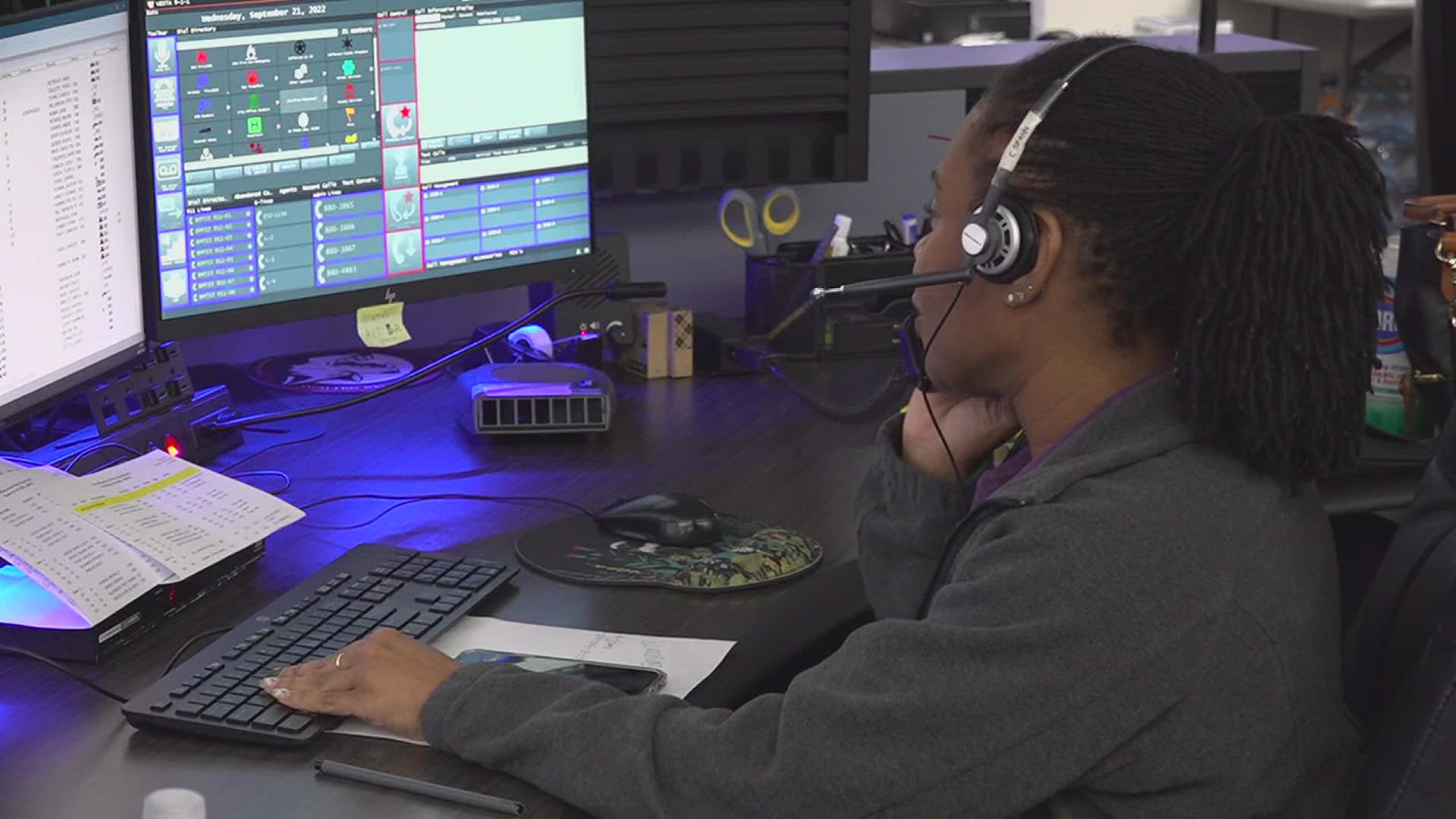 how-to-talk-to-emergency-dispatcher-calling-911-minutes-matter