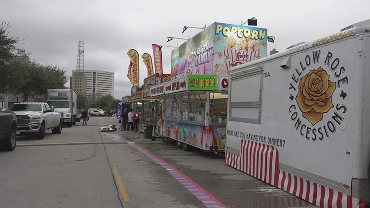 Vendors spend Wednesday preparing for Mardi Gras kick-off Thursday in downtown Beaumont