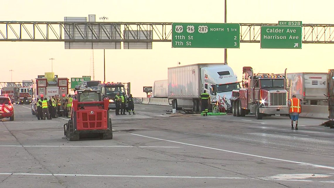 Wreck cleanup shuts down westbound lanes of IH-10 in Beaumont for 3 hours Thursday morning