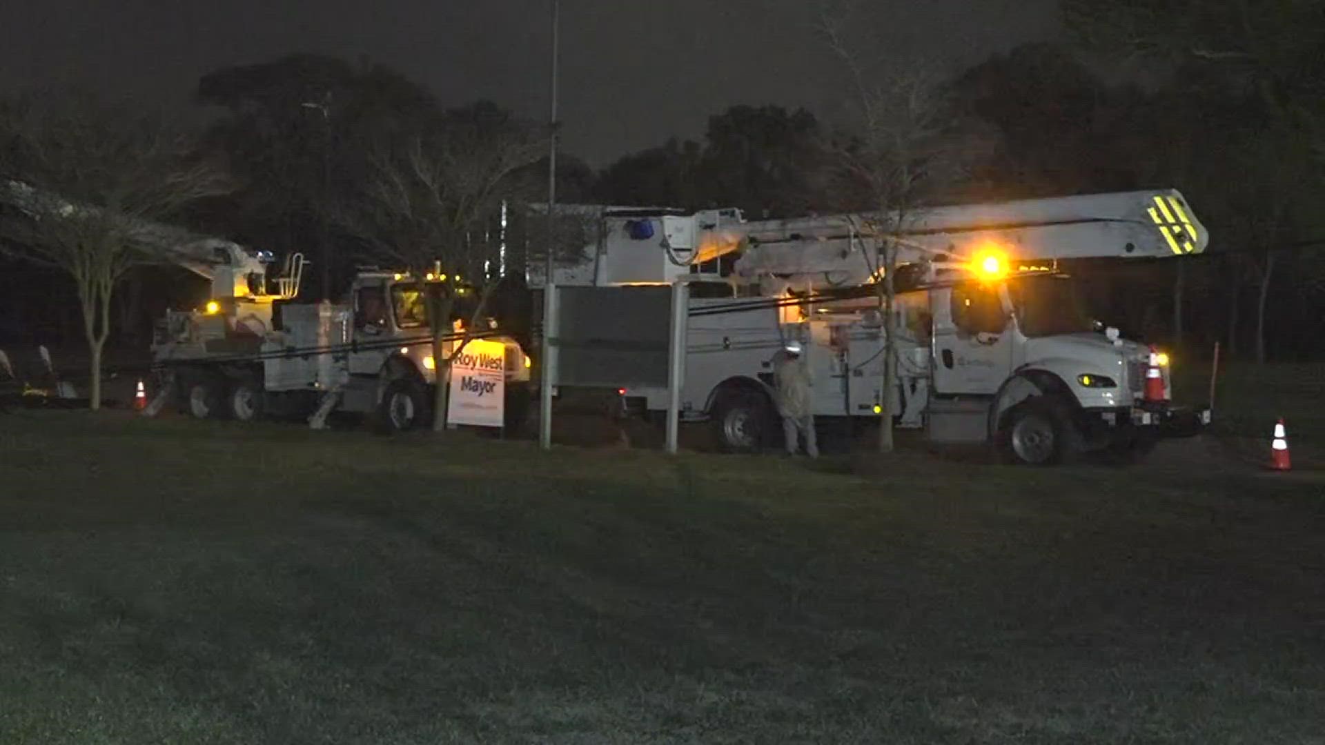 The outage began shortly before 7:20 p.m. and is expected to last until 11:30 p.m.