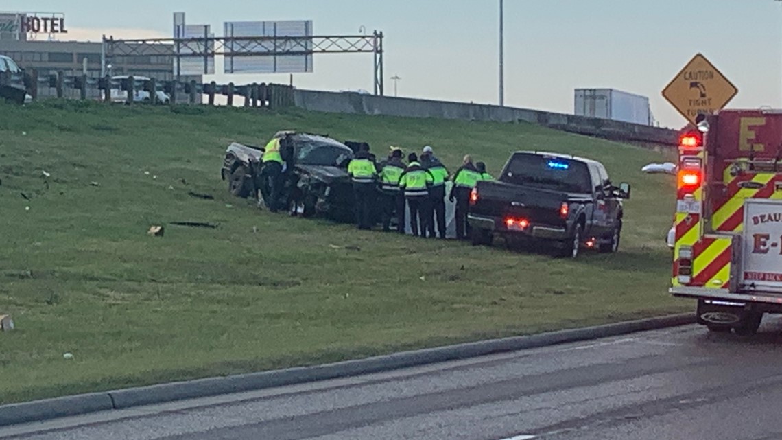 Beaumont Police investigate fatal wreck on WB IH-10 at Washington