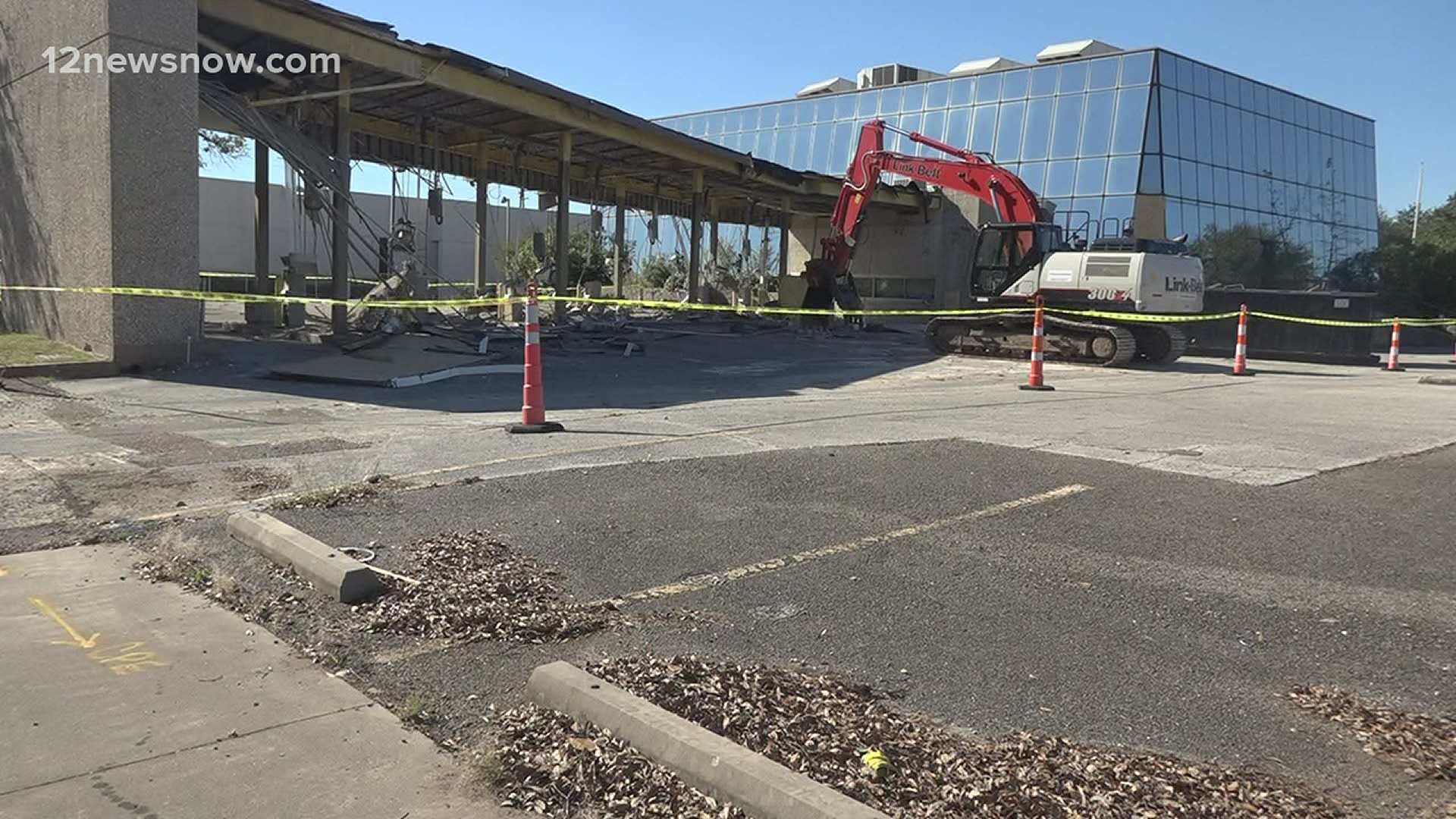 The new campus addition will connect the current campus to the block of Green Avenue between 4th
and 5th Streets where the former Capitol One bank building sits.