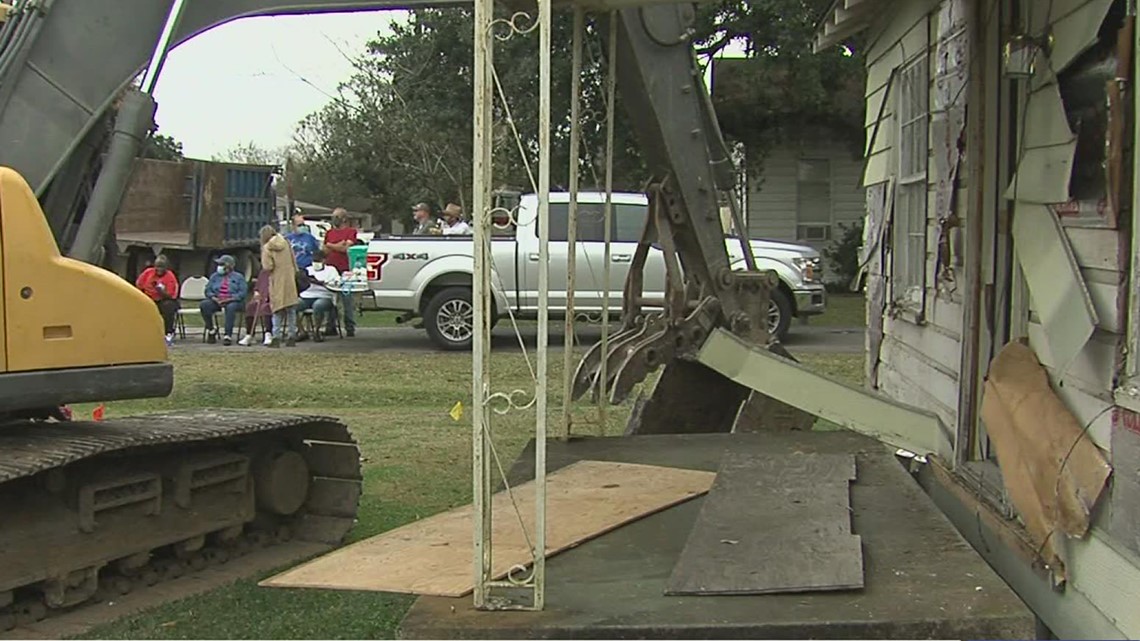 Texas General Land Office rebuilds of home flooded during Imelda - Vimarsana News