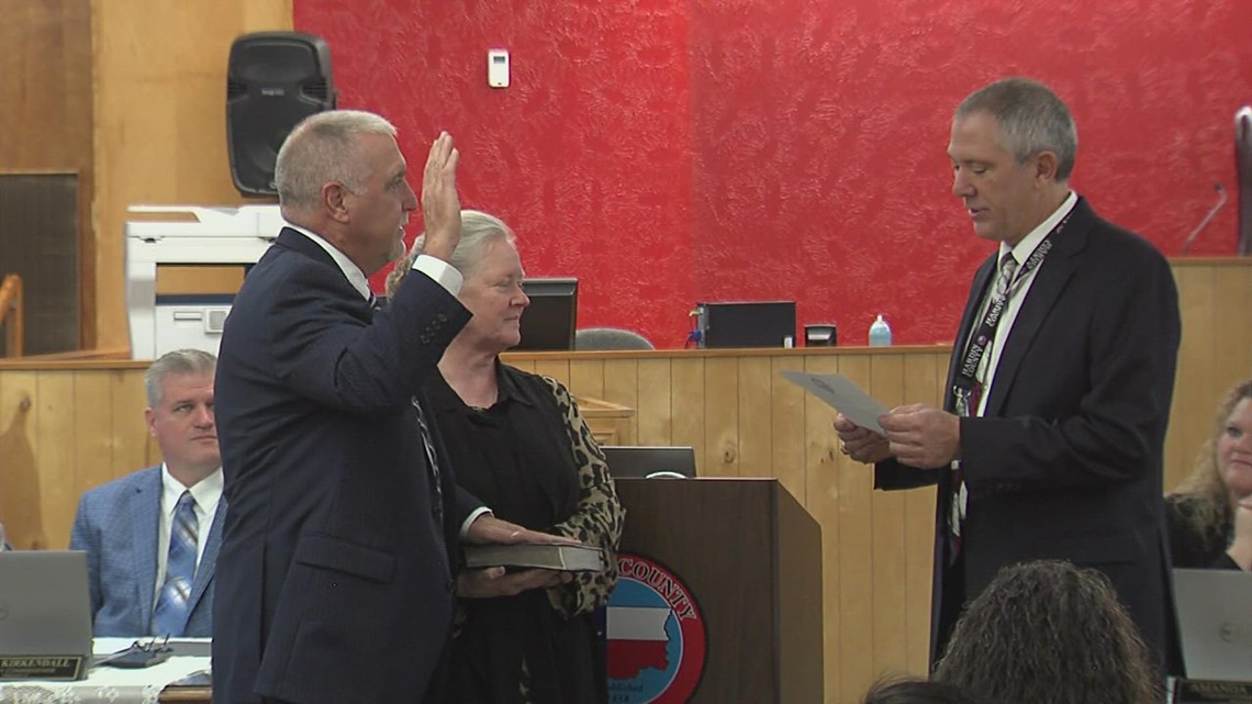 Hardin County swears in elected officials Tuesday | 12newsnow.com